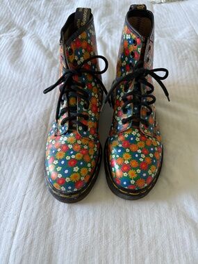 Vintage Doc Martens MIE flower power multicolored daisy boots